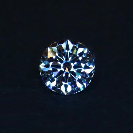 カット職人の技術が光る！最上級のピュア・ダイヤモンド